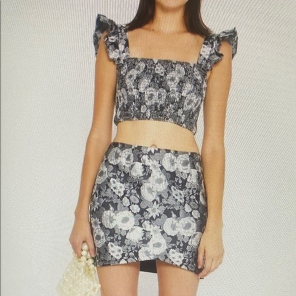 Kourt NWT Tela Smocked Floral Crop Top & Matching Skirt Set Size Large - Picture 1 of 3